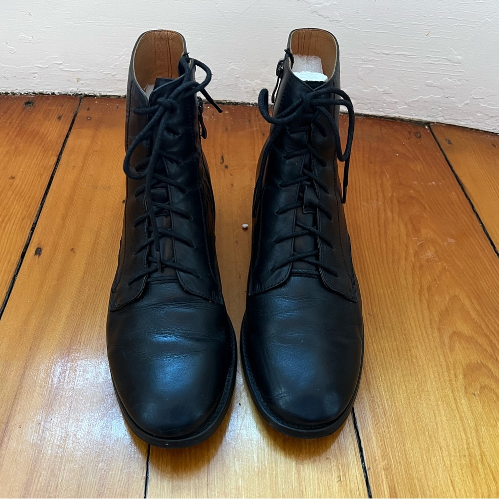 ONEENO size 9 genuine leather boots, lightly worn, very good condition.